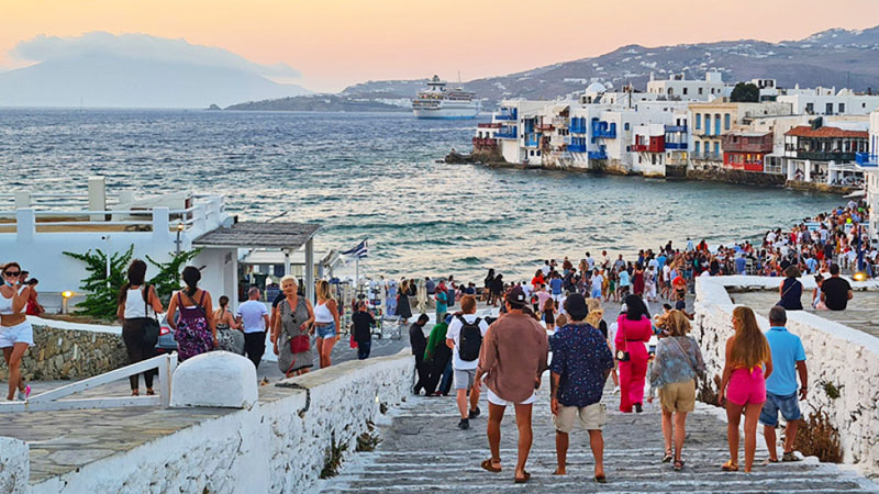 Σε κρίσιμο σταυροδρόμι ο τουρισμός