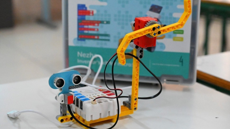 Πιλοτικό πρόγραμμα ρομποτικής από την Περιφέρεια Αττικής σε 100 σχολεία της Αθήνας