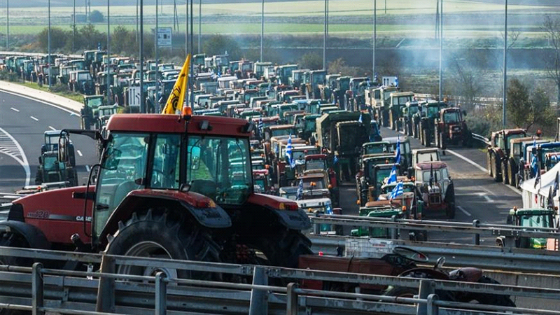 «Λουκέτο» στη χώρα επιδιώκουν τα Μπλόκα των αγροτών