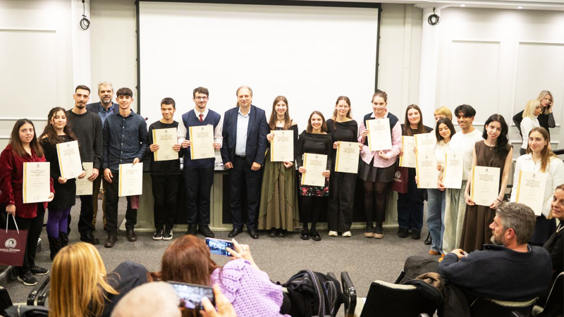 aponomh-vraveiwn-logotexnikhs-ekfrashs-efhvwn-kai-newn