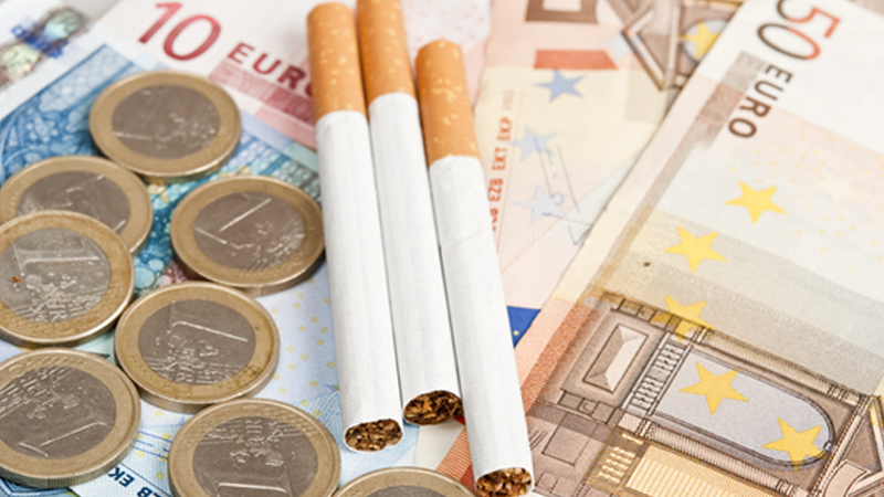 Η αύξηση της φορολογίας στον καπνό επιτείνει τη μαύρη αγορά στην Ευρώπη