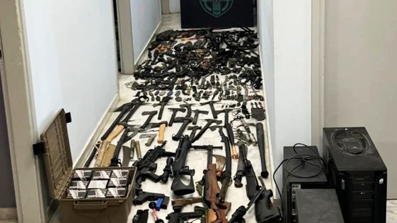 Ολόκληρο οπλοστάσιο είχε 42χρονος στο σπίτι του στα Χανιά