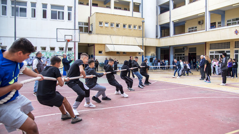 Μαθητές από τη Νίκαια γνώρισαν τη Διελκυστίνδα