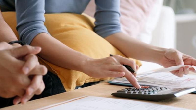 Ένας στους δέκα Έλληνες εργαζόμενους βρίσκεται σε κίνδυνο φτώχειας