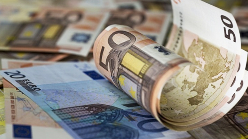 Μικρή βελτίωση του οικονομικού κλίματος τον Οκτώβριο, αλλά εξασθένιση της καταναλωτικής εμπιστοσύνης