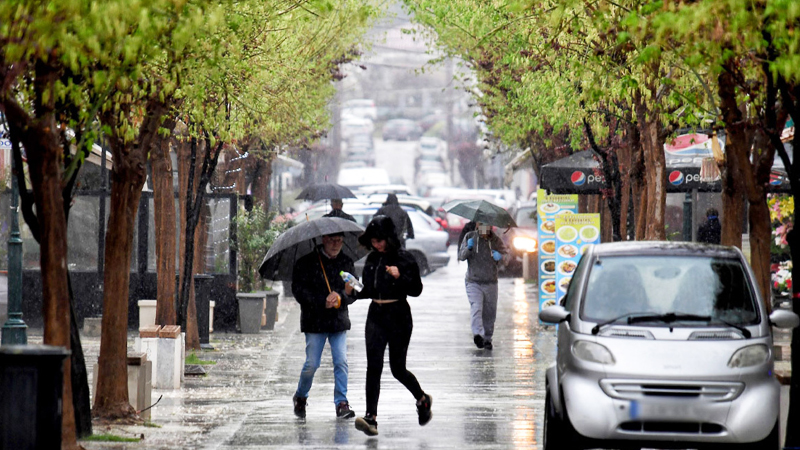 Έρχονται δύο κύματα κακοκαιρίας με βροχές και καταιγίδες