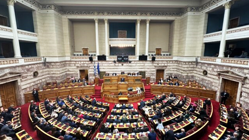 Κόντρα για το 13ωρο στην Ολομέλεια της βουλής