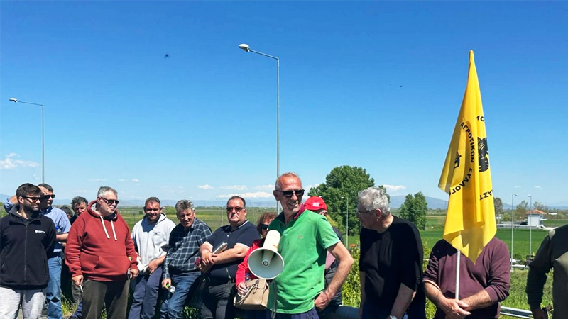 Αγροτικό συλλαλητήριο στον κόμβο του Ε65 στην Καρδίτσα