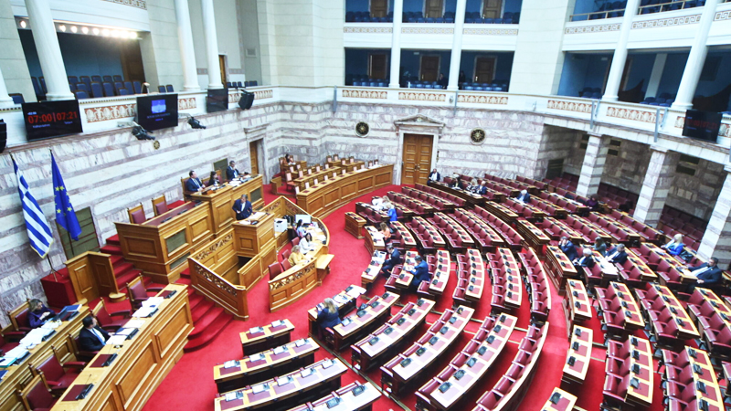 Άγριες κόντρες και σκληρά «γαλλικά» στη βουλή