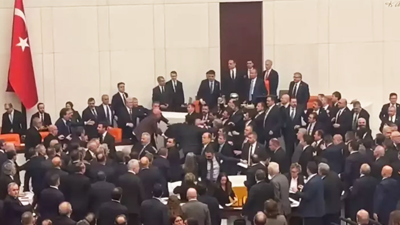 arena-h-tourkikh-ethnosyneleush-kata-thn-orkwmosia-ypourgwn