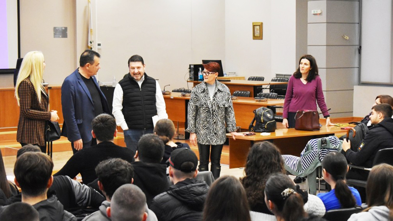 parea-me-tous-mathites-tou-1ou-gel-anw-liosiwn-o-n-xadralias