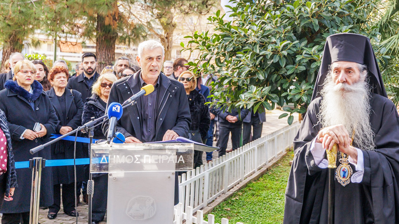 o-peiraias-timhse-ton-hrwa-twn-imiwn-panagiwth-vlaxako